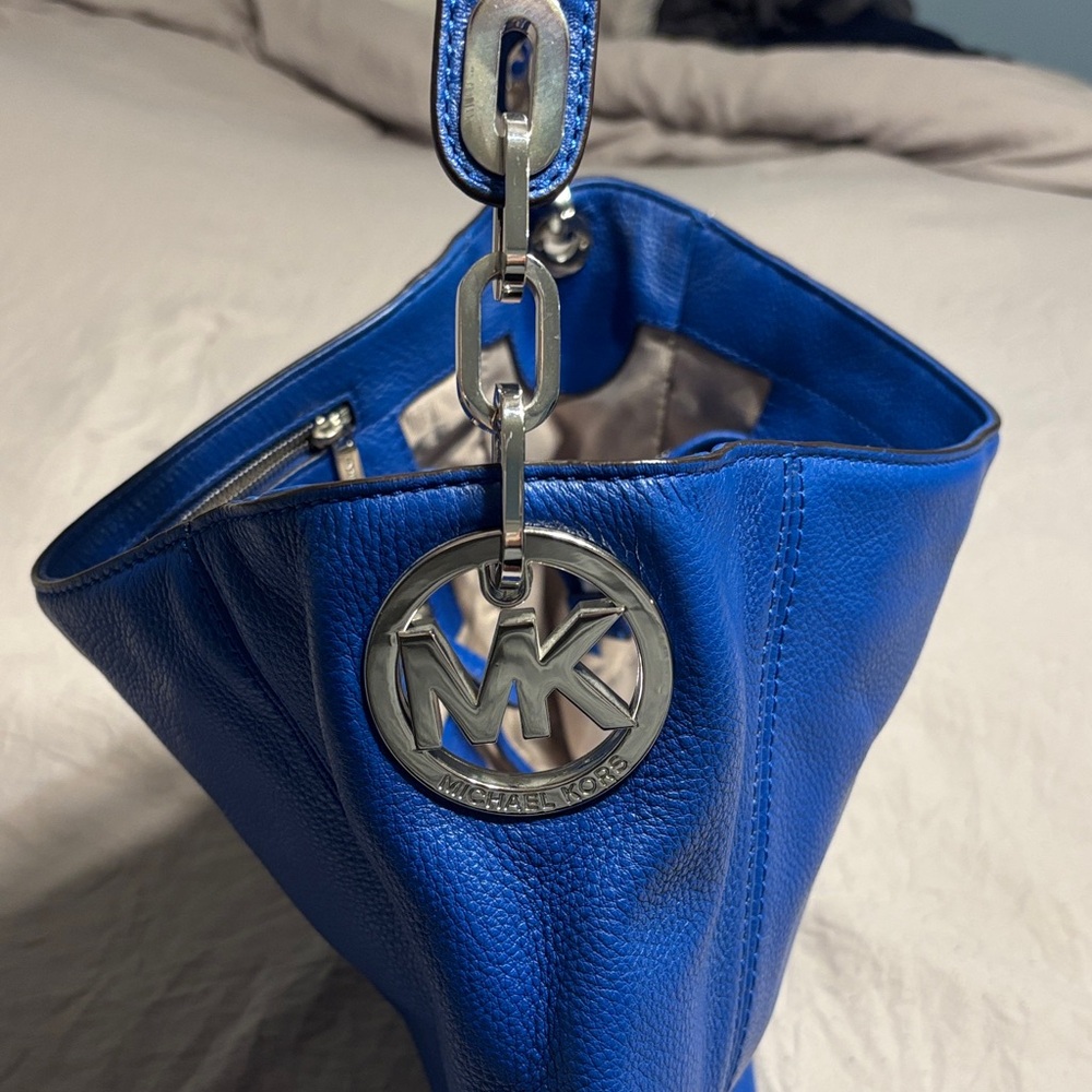 Michael Kors Vibrant Blue Shoulder Bag - Picture 3 of 12
